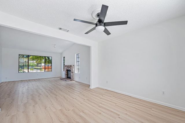 103 Ponderosa Ct, Folsom, CA 95630