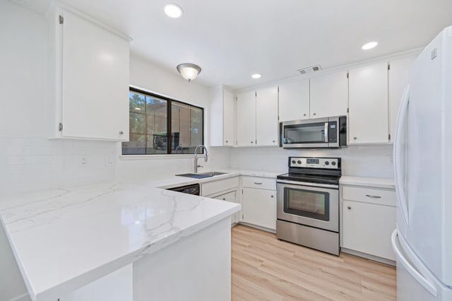 103 Ponderosa Ct, Folsom, CA 95630