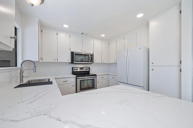 103 Ponderosa Ct, Folsom, CA 95630