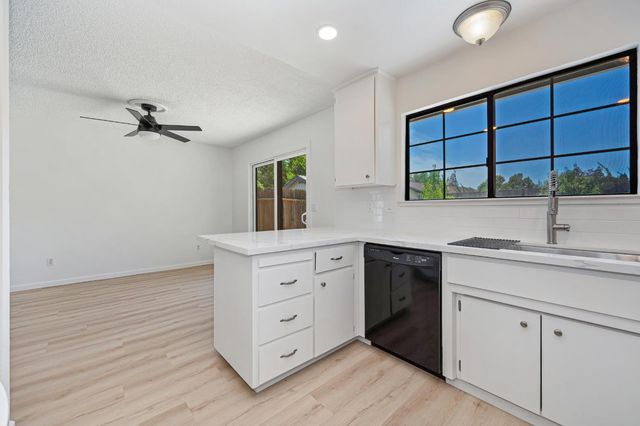103 Ponderosa Ct, Folsom, CA 95630