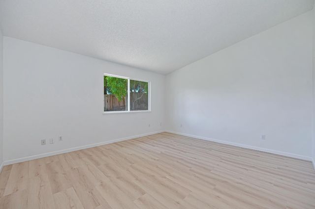 103 Ponderosa Ct, Folsom, CA 95630
