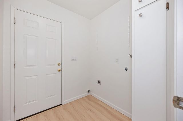 103 Ponderosa Ct, Folsom, CA 95630