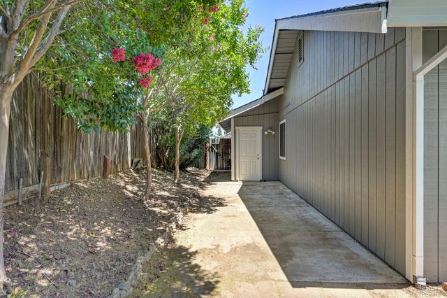 103 Ponderosa Ct, Folsom, CA 95630