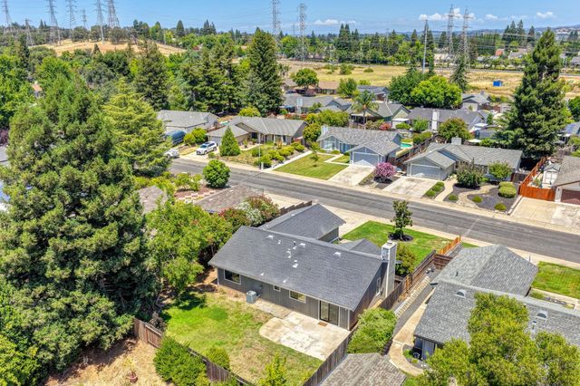 103 Ponderosa Ct, Folsom, CA 95630
