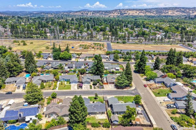 103 Ponderosa Ct, Folsom, CA 95630