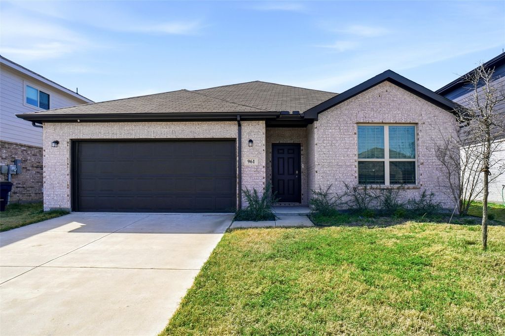 961 Billups Drive, Van Alstyne, TX 75495