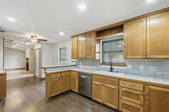 900 County Road 474, Elgin, TX 78621