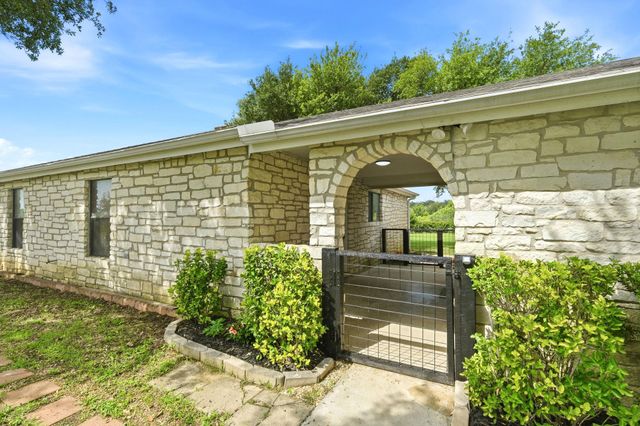 900 County Road 474, Elgin, TX 78621