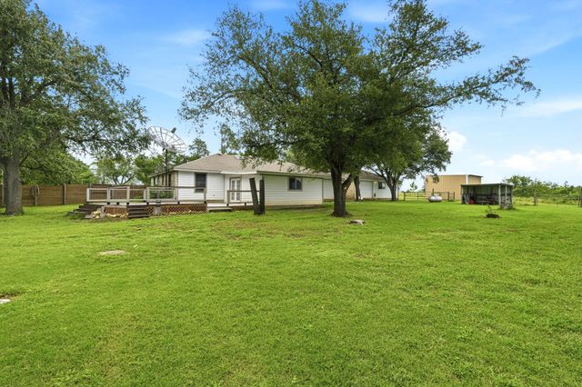 900 County Road 474, Elgin, TX 78621