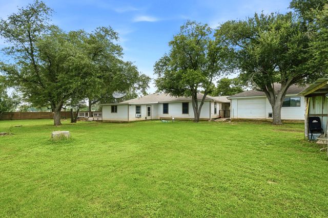 900 County Road 474, Elgin, TX 78621