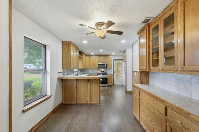 900 County Road 474, Elgin, TX 78621