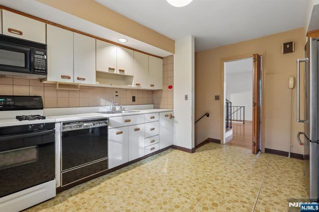 501 Terhune Terrace, Wyckoff, NJ 07481