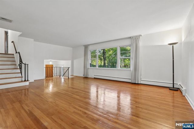 501 Terhune Terrace, Wyckoff, NJ 07481