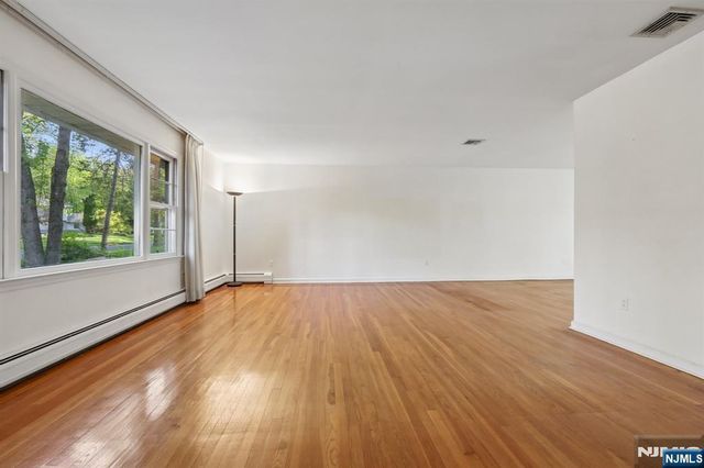 501 Terhune Terrace, Wyckoff, NJ 07481