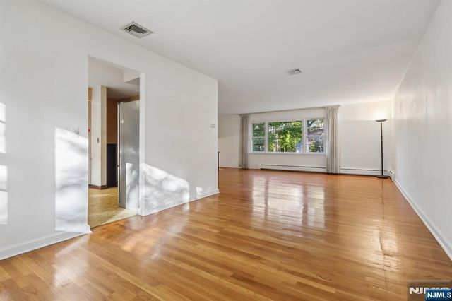 501 Terhune Terrace, Wyckoff, NJ 07481