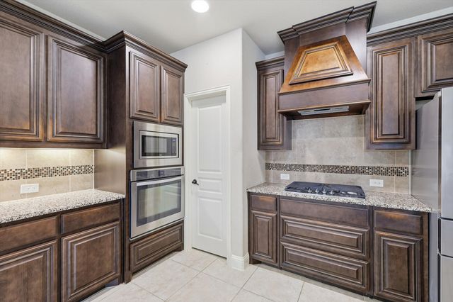 2739 Chimney Rock Road, Burleson, TX 76028