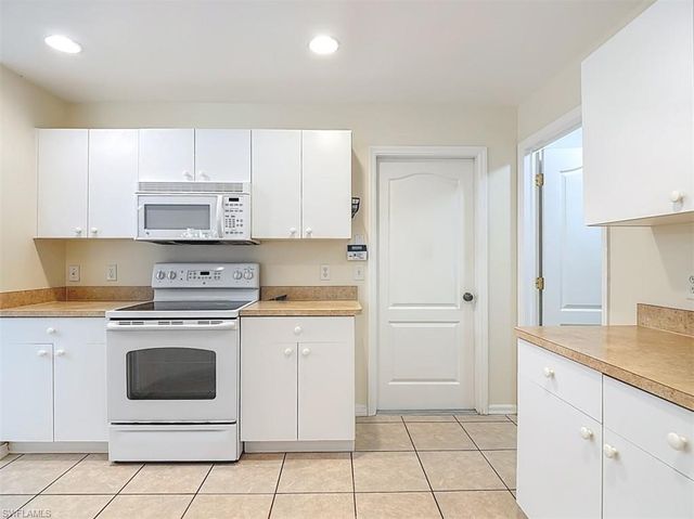 1208 NW 6th PL, Cape Coral, FL 33993