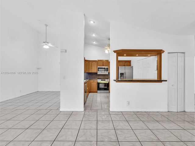 5201 SW 31st Avenue 112, Dania Beach, FL 33312