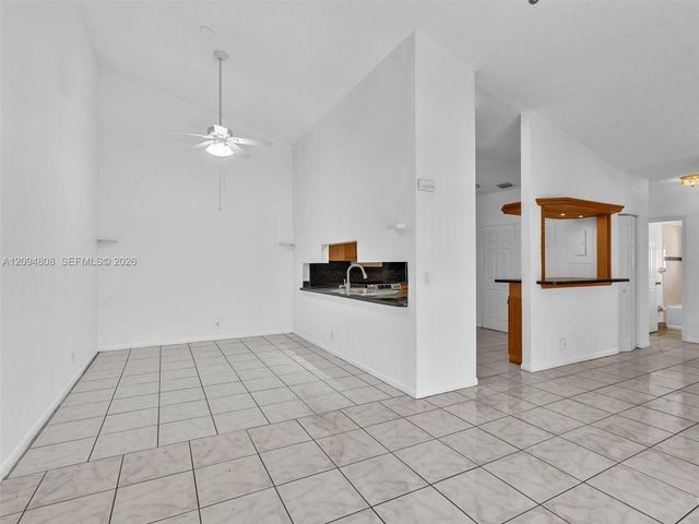 5201 SW 31st Avenue 112, Dania Beach, FL 33312