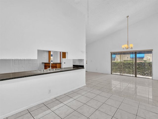 5201 SW 31st Avenue 112, Dania Beach, FL 33312