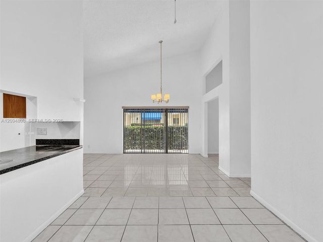 5201 SW 31st Avenue 112, Dania Beach, FL 33312