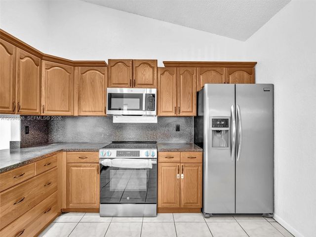 5201 SW 31st Avenue 112, Dania Beach, FL 33312