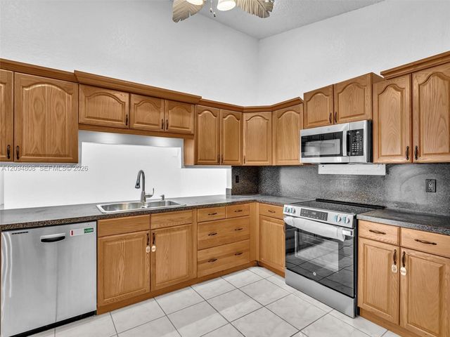 5201 SW 31st Avenue 112, Dania Beach, FL 33312