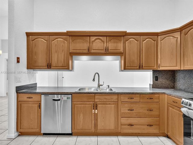 5201 SW 31st Avenue 112, Dania Beach, FL 33312