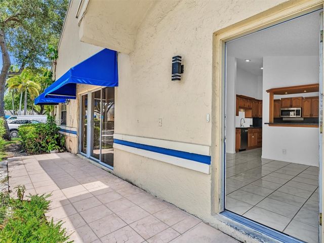 5201 SW 31st Avenue 112, Dania Beach, FL 33312