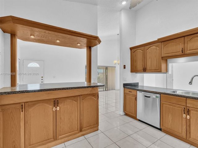 5201 SW 31st Avenue 112, Dania Beach, FL 33312