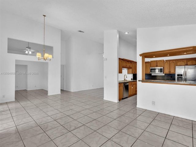 5201 SW 31st Avenue 112, Dania Beach, FL 33312