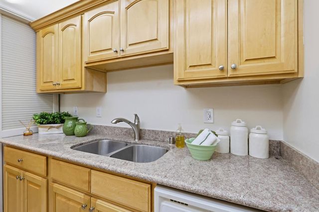 1945 Mount Vernon Court 4, Mountain View, CA 94040