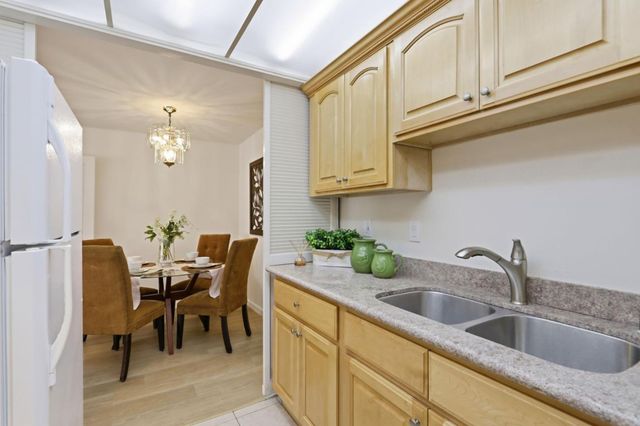 1945 Mount Vernon Court 4, Mountain View, CA 94040