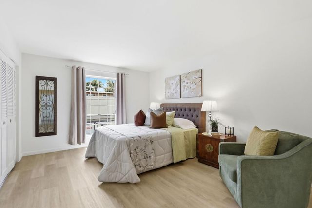 1945 Mount Vernon Court 4, Mountain View, CA 94040