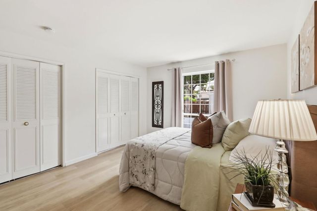 1945 Mount Vernon Court 4, Mountain View, CA 94040