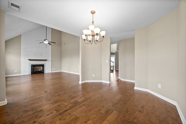 358 Wingfield Dr, Clarksville, TN 37043