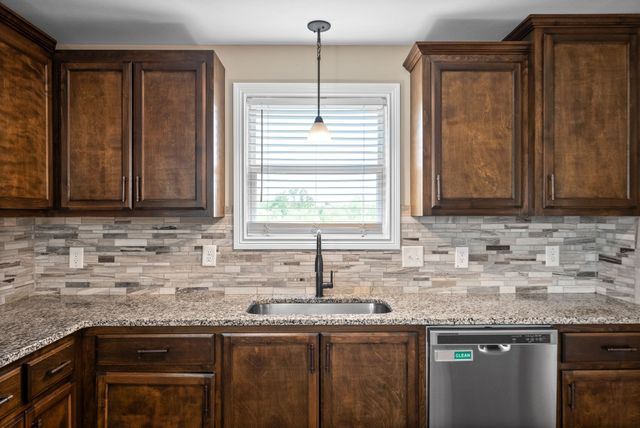 358 Wingfield Dr, Clarksville, TN 37043
