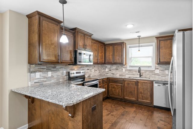 358 Wingfield Dr, Clarksville, TN 37043