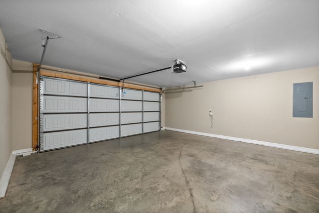 358 Wingfield Dr, Clarksville, TN 37043