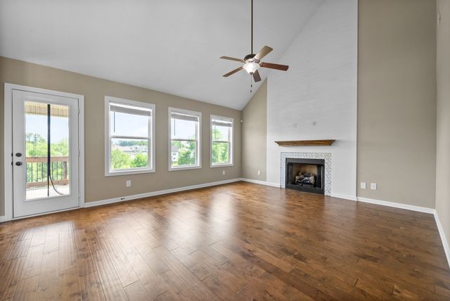 358 Wingfield Dr, Clarksville, TN 37043