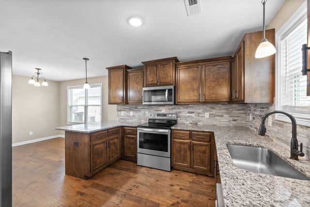 358 Wingfield Dr, Clarksville, TN 37043