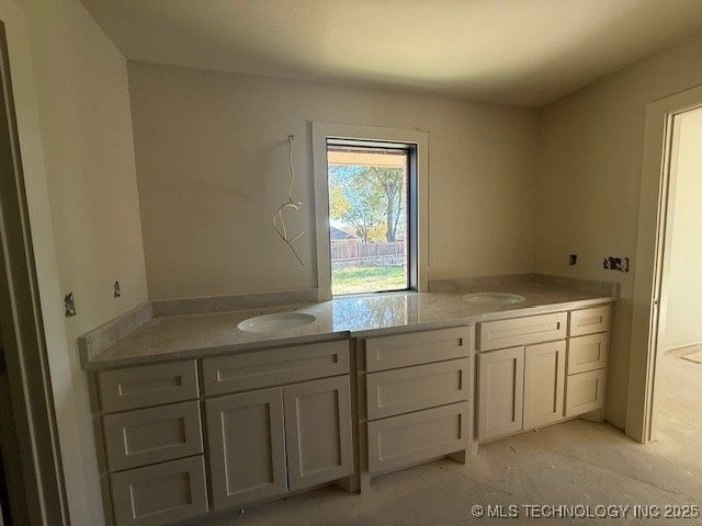 2200 Cloverleaf Place, Ardmore, OK 73401