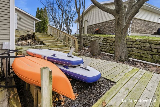 6795 N Noffke Drive, Caledonia, MI 49316