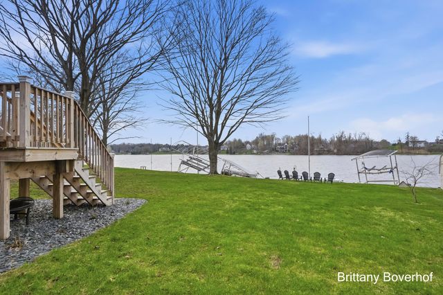 6795 N Noffke Drive, Caledonia, MI 49316