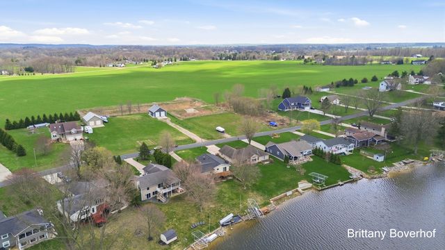6795 N Noffke Drive, Caledonia, MI 49316