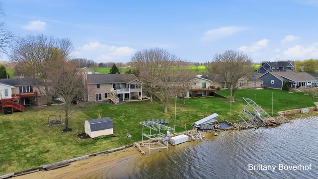 6795 N Noffke Drive, Caledonia, MI 49316