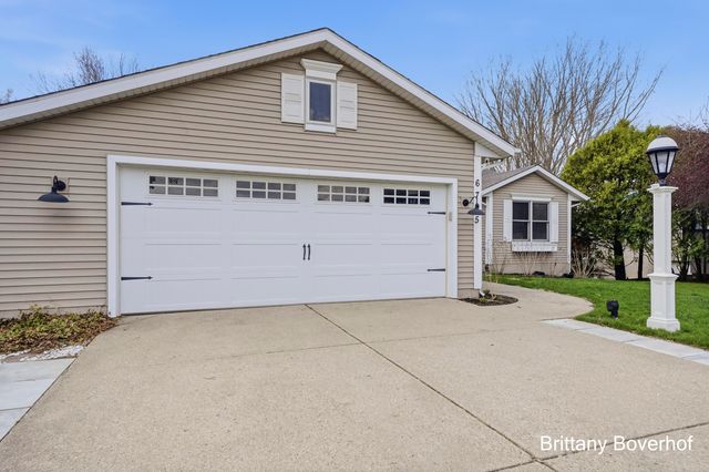 6795 N Noffke Drive, Caledonia, MI 49316