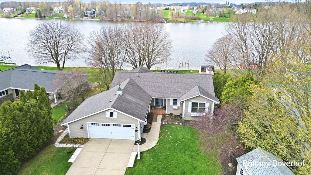 6795 N Noffke Drive, Caledonia, MI 49316