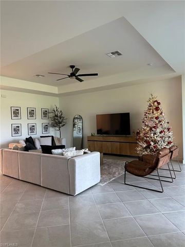 9291 Aqua Overlook CT, Lehigh Acres, FL 33936