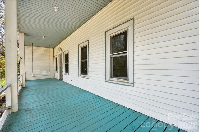 105 Poplar Street, Saluda, NC 28733